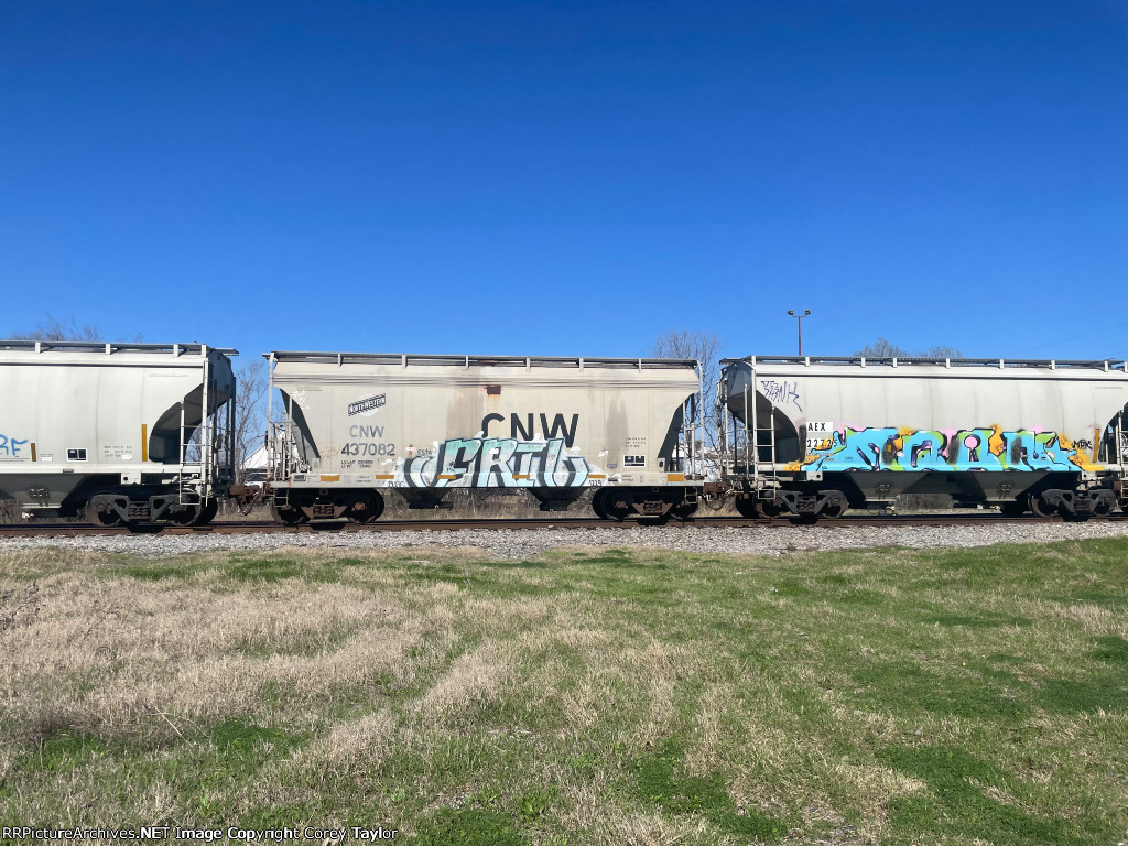 CNW 437082